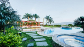CR MARIPOSA RENTALS Comfortable penthouse, AC, pool, gym, tennis
